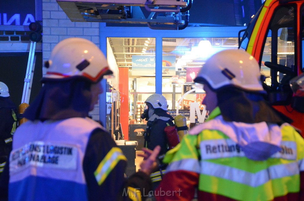 Feuer 2 Tiefgarage Koeln Muelheim Frankfurterstr Genovevastr P068.JPG - Miklos Laubert